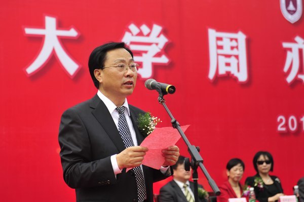 �Ͼ���ѧ������¥��ɵ����ڽ���ѧԺ����