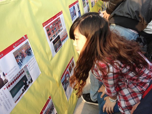 青春铸辉煌大型图片展