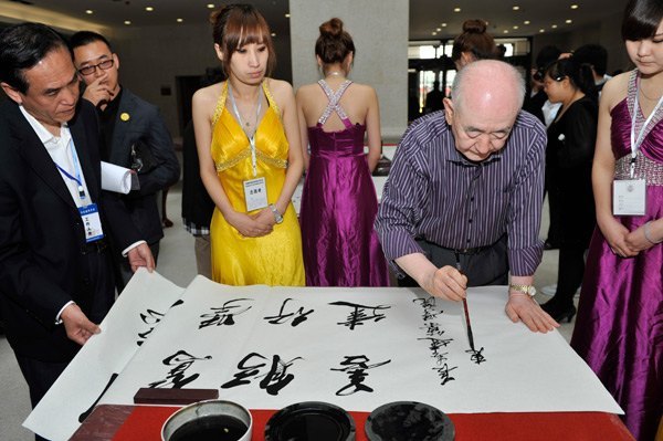 ��ѧ�׷����·硱������������ʽ�ڳ�������ѧԺ����