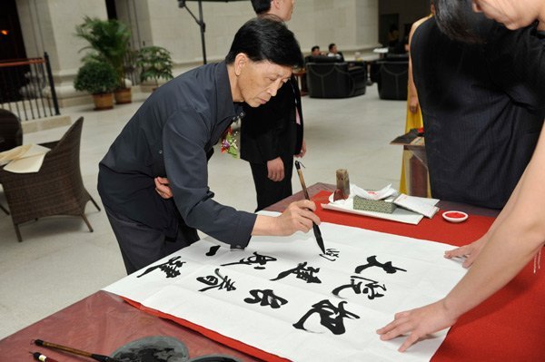 ��ѧ�׷����·硱������������ʽ�ڳ�������ѧԺ����