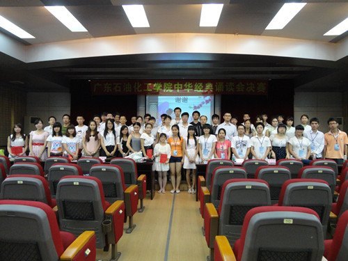 ѧУ�ڶ�����������ն����ƹ�֮�л������ж������