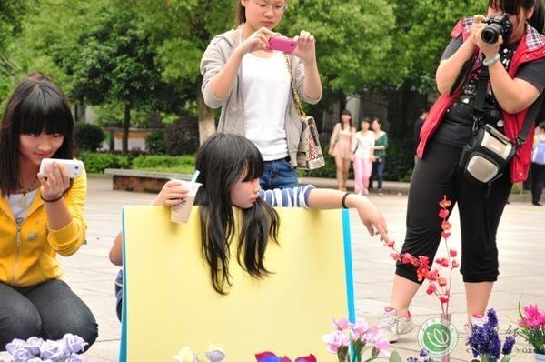 ��ɳʦ��ѧУѧ�����žٰ��ֹ�����չ