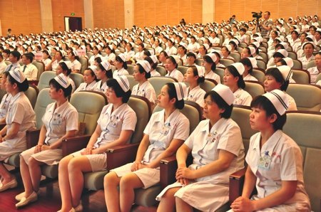 ���ʻ�ʿ�ڰ����꣺ѧУ���á����ʻ�������ʾ�����̡�