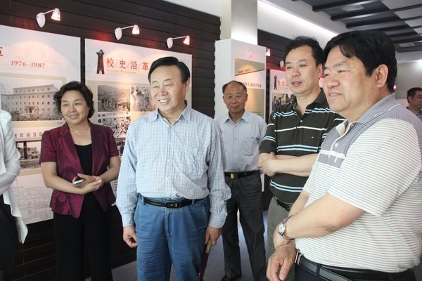 省政协秘书长张秉义、行政处长曹金强到郑州职业技术学院视察