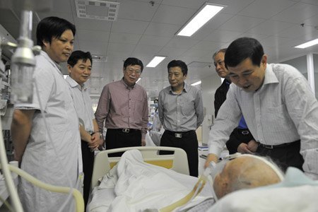 ���ı���ǵ�У�쵼�����ϰ�·���������쵼�Ծ���