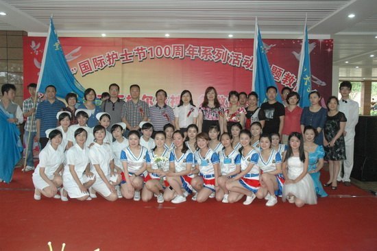 弘扬南丁格尔精神 争做雷锋式传人