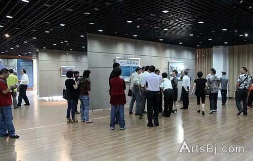 媒体聚焦:“心灵之约——刘伟冬油画作品展”在宜兴展出