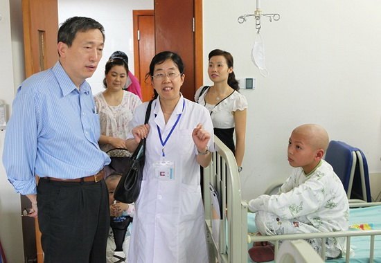 中国科学院裴钢院士到儿童医院指导干细胞临床应用研究工作