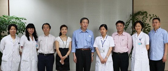 中国科学院裴钢院士到儿童医院指导干细胞临床应用研究工作