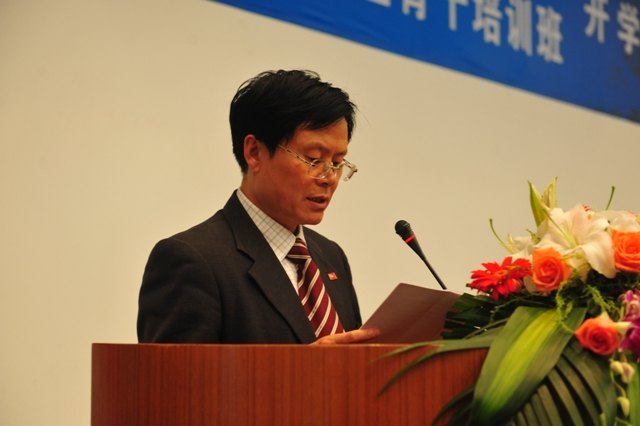 ������ѧ�ھŽ조��ӢԷ����ҵ���񡢵�ʮ�조��ӢԷ�����������о����Ǹ���ѵ�࿪ѧ�������