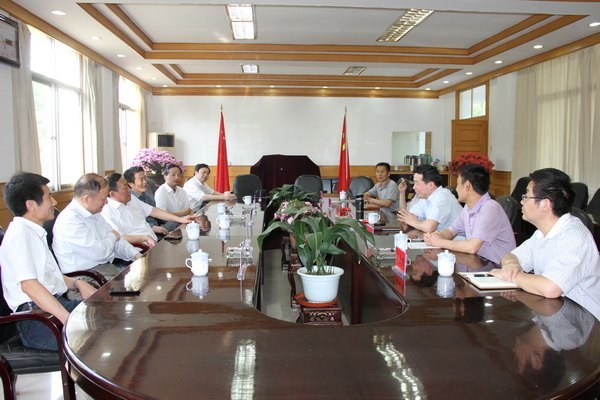 安徽省委宣传部副部长黄传新一行来皖西学院考察