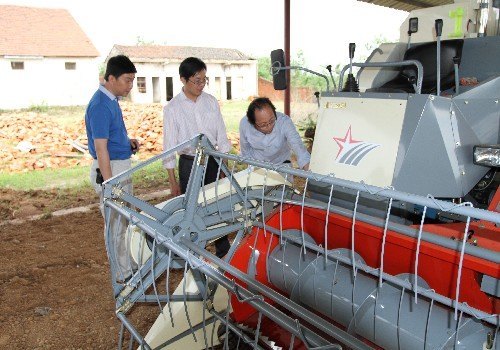 ������ҵ��ѧ������Ƶ�ӡˢ��е���������ྩɽ����²�Ʒչʾ��