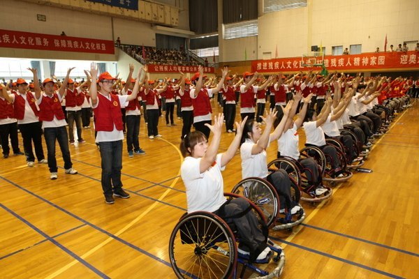 �����еڶ�ʮ����ȫ����������ף��ڳ��ݹ�ѧԺ����