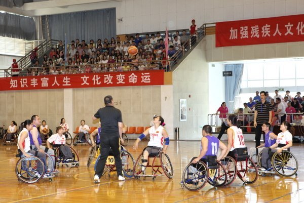 �����еڶ�ʮ����ȫ����������ף��ڳ��ݹ�ѧԺ����