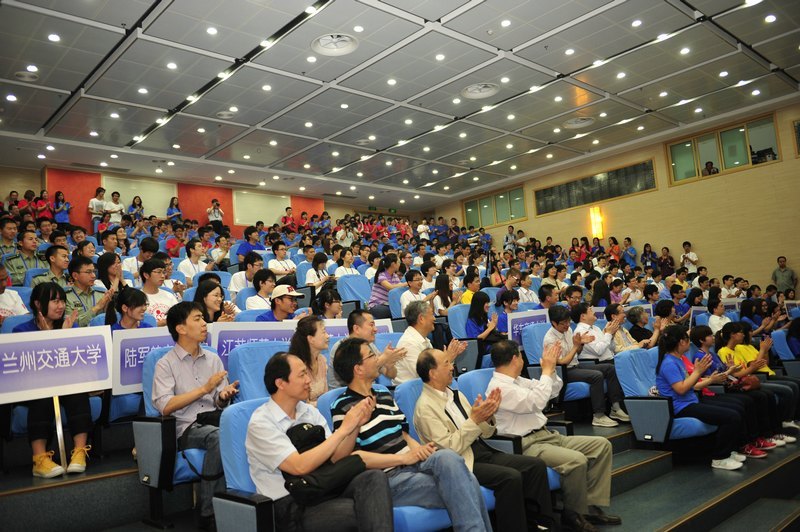 “昆山杯”2012中国水中机器人大赛暨首届国际水中机器人公开赛在南京大学金陵学院举行