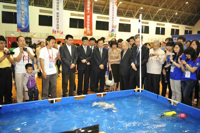 “昆山杯”2012中国水中机器人大赛暨首届国际水中机器人公开赛在南京大学金陵学院举行
