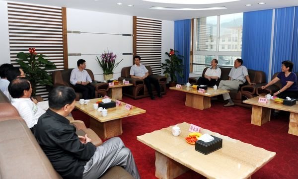 ����ѧԺ����У�ѻ�ط�ĸУ