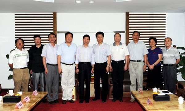 ����ѧԺ����У�ѻ�ط�ĸУ