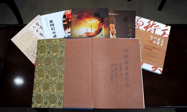 ����ѧԺ����У�ѻ�ط�ĸУ