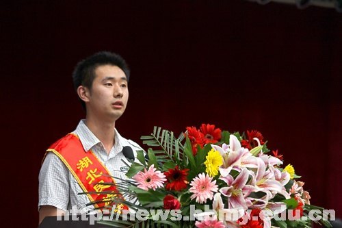 学校隆重召开2011--2012学年度学年度团学工作表彰大会