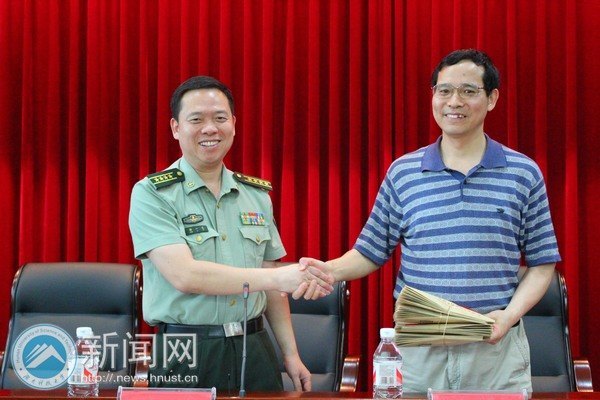 国防科大六院领导资助湖南科技大学贫困生助学金发放仪式举行