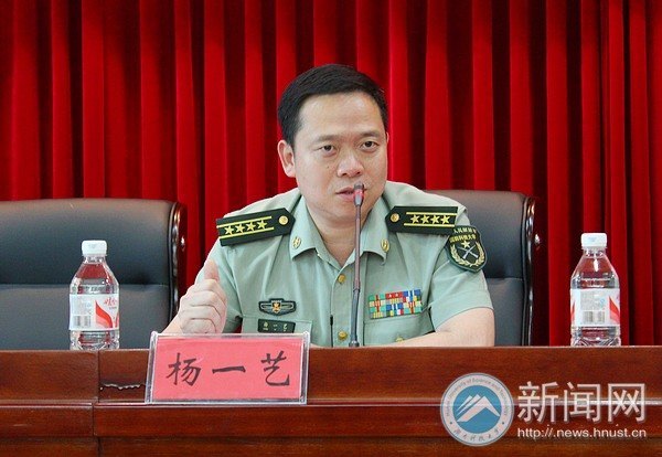 国防科大六院领导资助湖南科技大学贫困生助学金发放仪式举行