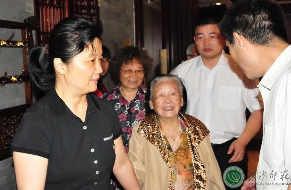 纪念徐特立诞辰135周年暨长沙师范学校建校100周年座谈会在京举行