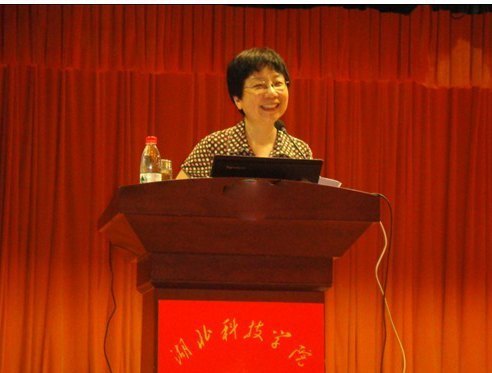 心理学专家吕慧英教授来校说“爱”