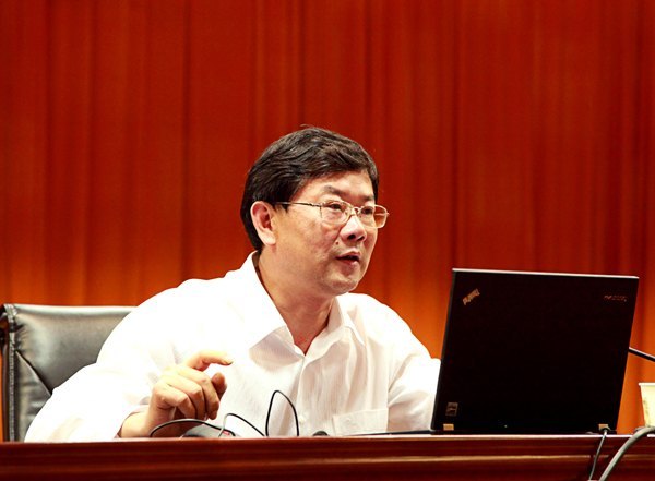 大学生向校长吴基良“借本事” 行知讲坛校长讲座举办