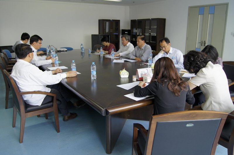 陈招应副校长一行来图书馆指导工作