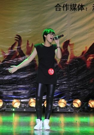 校第七届歌王争霸赛激情上演