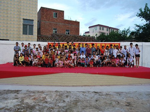 化工、外国语、艺术青协开展志愿文化节巡回义演