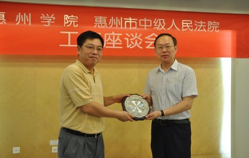 �������м�����Ժ�쵼һ��������ѧԺ������̸��