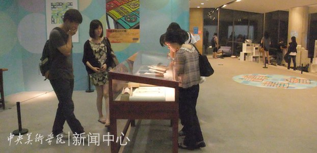 触摸典藏 品味经典 首届读书节活动隆重开幕