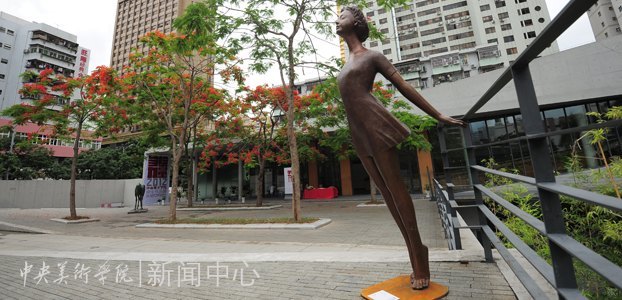 “学院力量”助力深圳“文博会” 中央美术学院师生作品展精彩亮相