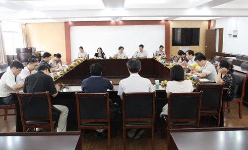 广西师范学院召开2012年图书工作会议