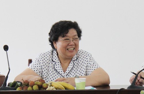 广西师范学院召开2012年图书工作会议