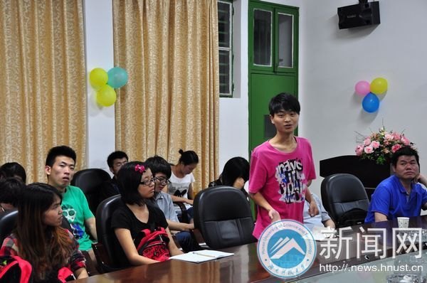 首届高校文化月闭幕仪式暨经典诵读与校园文化建设讲座顺利开展