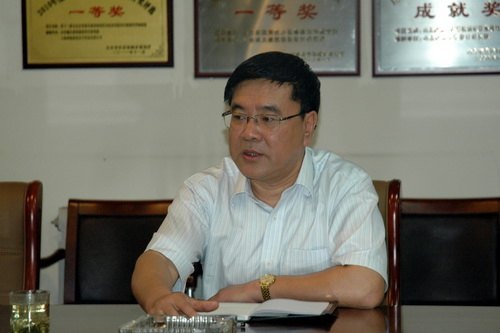 校党委书记王崇杰到和平校区调研