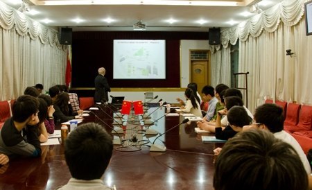 ������ѧԺ֪������Jerzy Mizeraczyk��ʿ���Ϻ�����ѧԺ��ѧ������