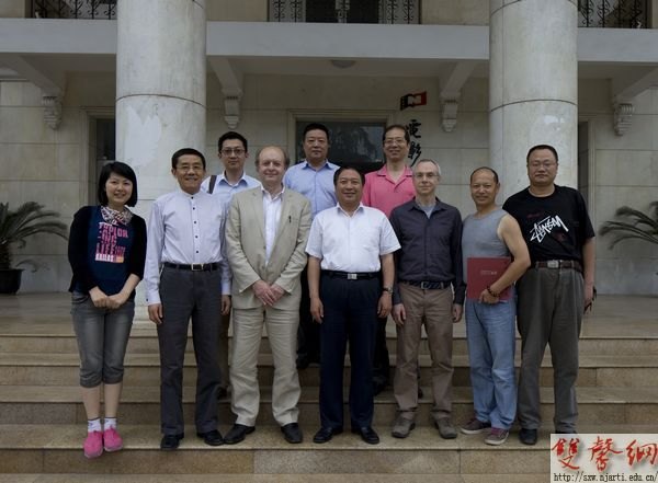 Ӣ����ʮ��Ϸ��ѧԺԺ��³��������У���ʽ�ѧ