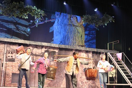 “高雅艺术进校园”《西京故事》来校专场演出