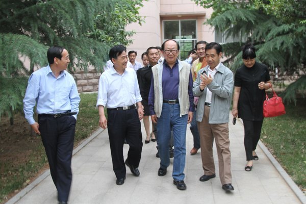 著名作曲家王立平受聘潍坊学院客座教授