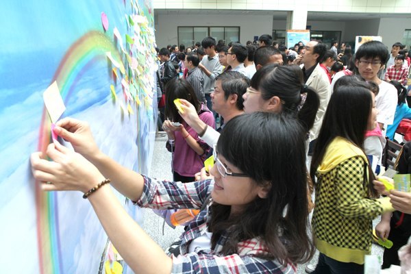 �������������о����ľٰ��һ������������ϵ�л