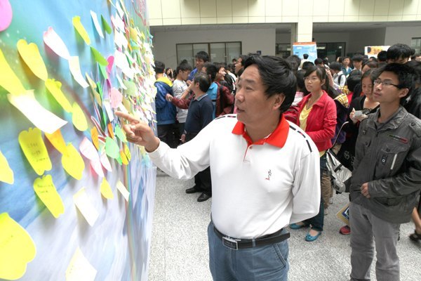 �������������о����ľٰ��һ������������ϵ�л