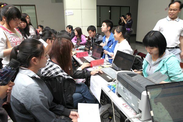 �������������о����ľٰ��һ������������ϵ�л