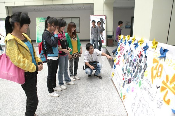 �������������о����ľٰ��һ������������ϵ�л