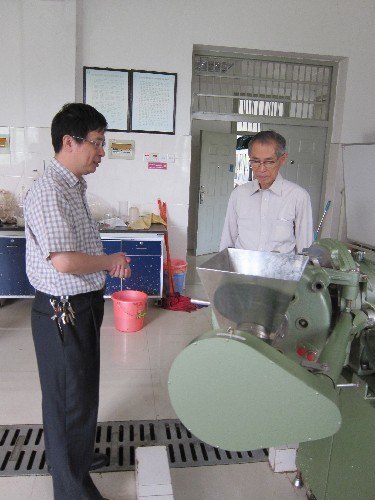 国际知名教授寺岛典二来湖北工业大学讲学访问