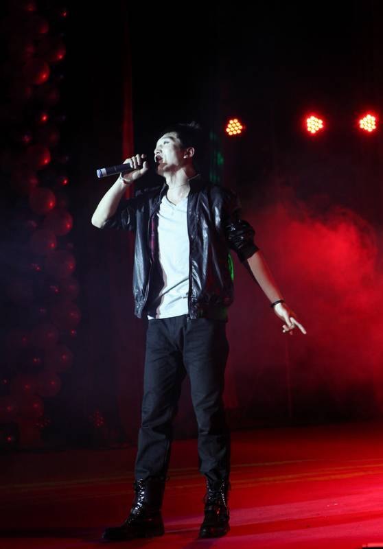 文经学院第八届综合素质大赛激情开赛