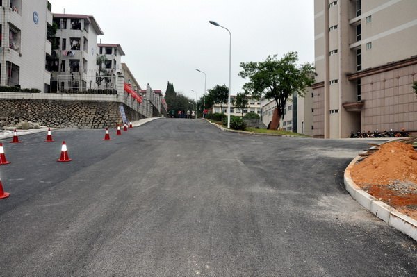 ������·������ɡ�У԰������չ����